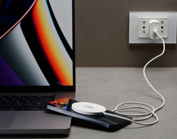 CELLULARLINE iPhone Magsafe Kablosuz Şarj Standı + 20W Duvar Şarjı